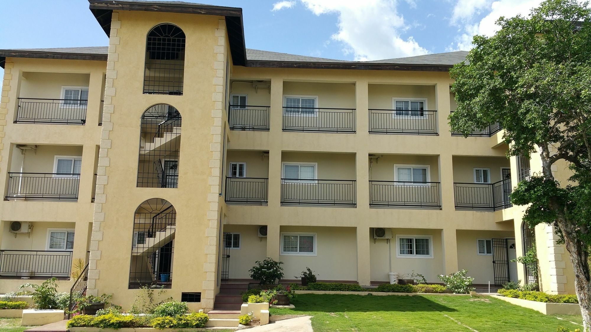 New Kingston Guest Apartments @ Donhead Exterior photo